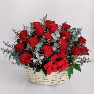 15 red roses basket