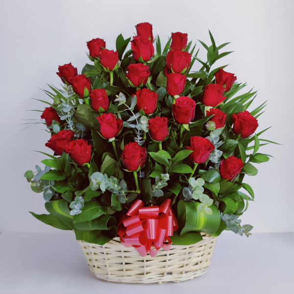 25 red roses basket