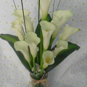 10 stems calla lilies in vase to deliver