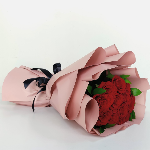 12 red roses bouquet