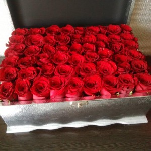50 roses wood box