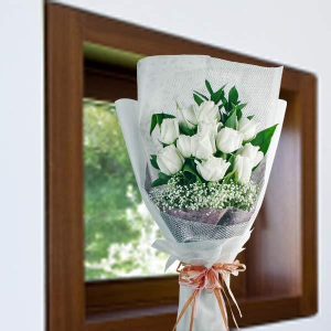White roses bouquet delivery