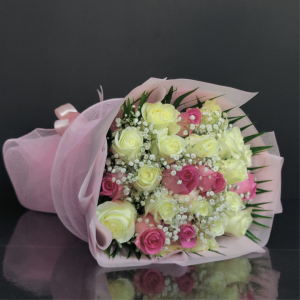 pink white roses bouquet