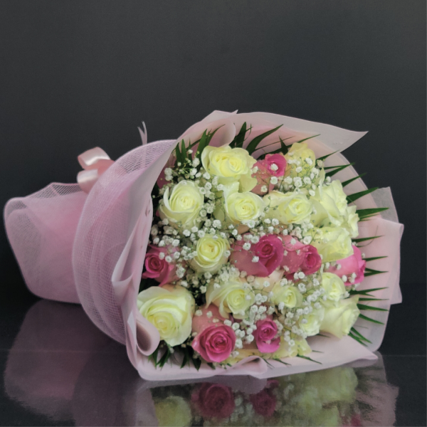 pink white roses bouquet