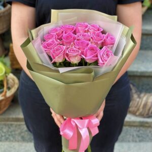15 pink roses
