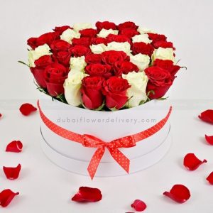 30-red-white-roses