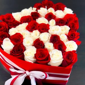 30 Red and White Roses in Heart Online Delivery