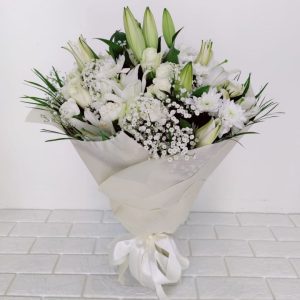Send White Flowers Bouquet to Dubai Online