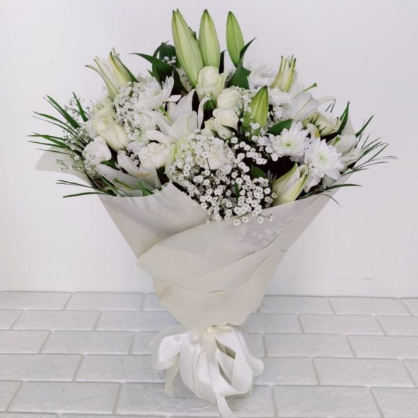 Send White Flowers Bouquet to Dubai Online