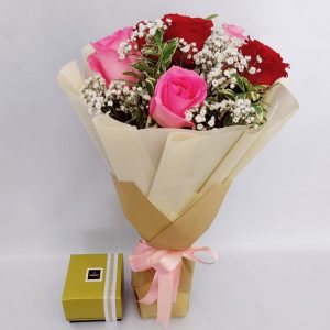 Bouquet of 6 Red Pink Roses Chocolates Combo