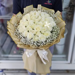 51 white roses bouquet