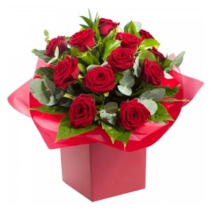 Deliver 15 Red Roses to Dubai Online